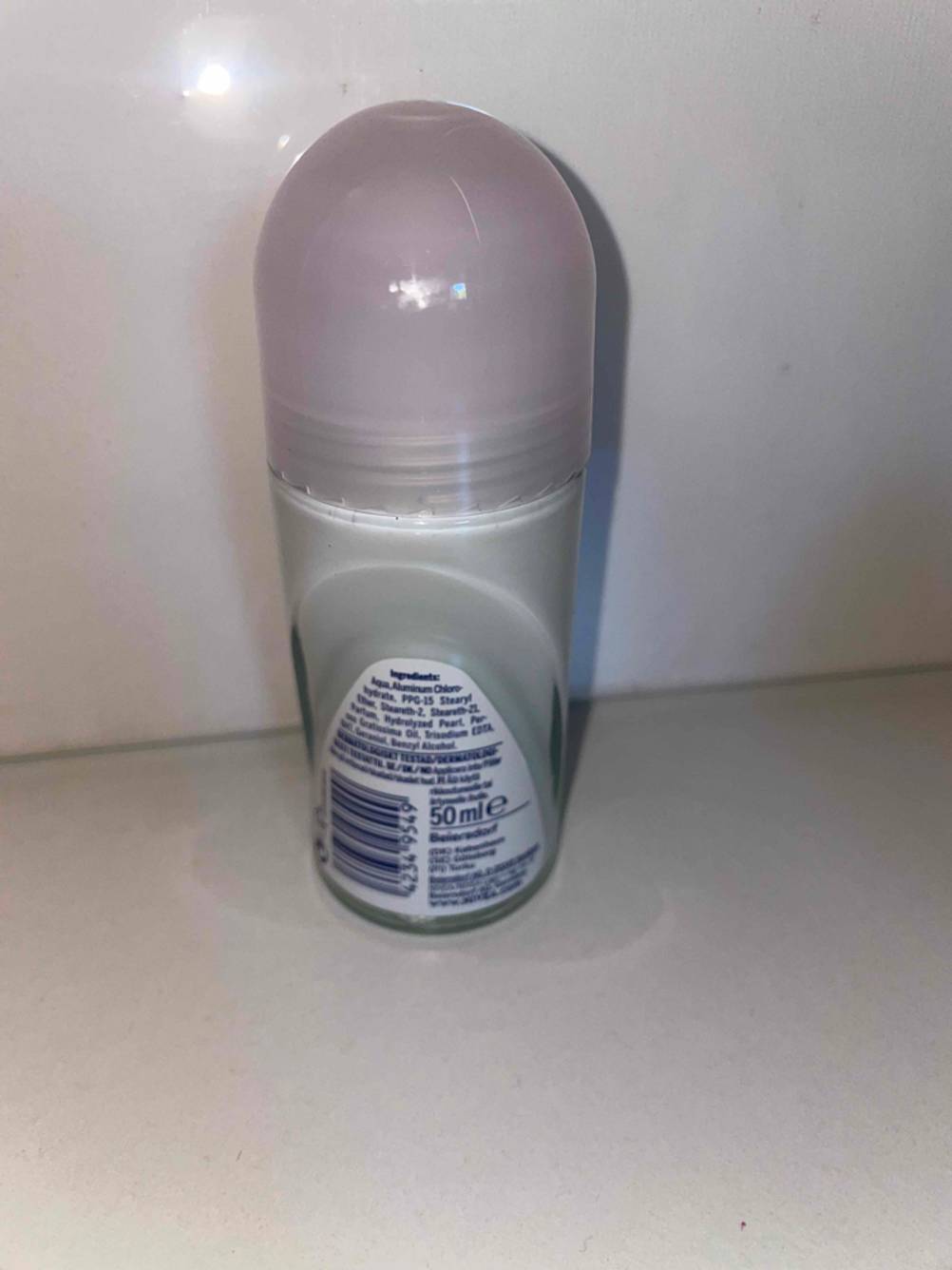 Rückseite eines Deo-Roller für Damen im Test.