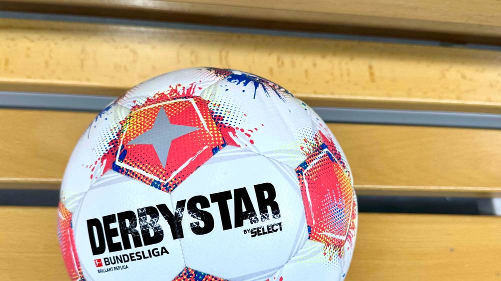 Derbystar-Fußball-Test: Nahaufnahme des Aufdrucks.