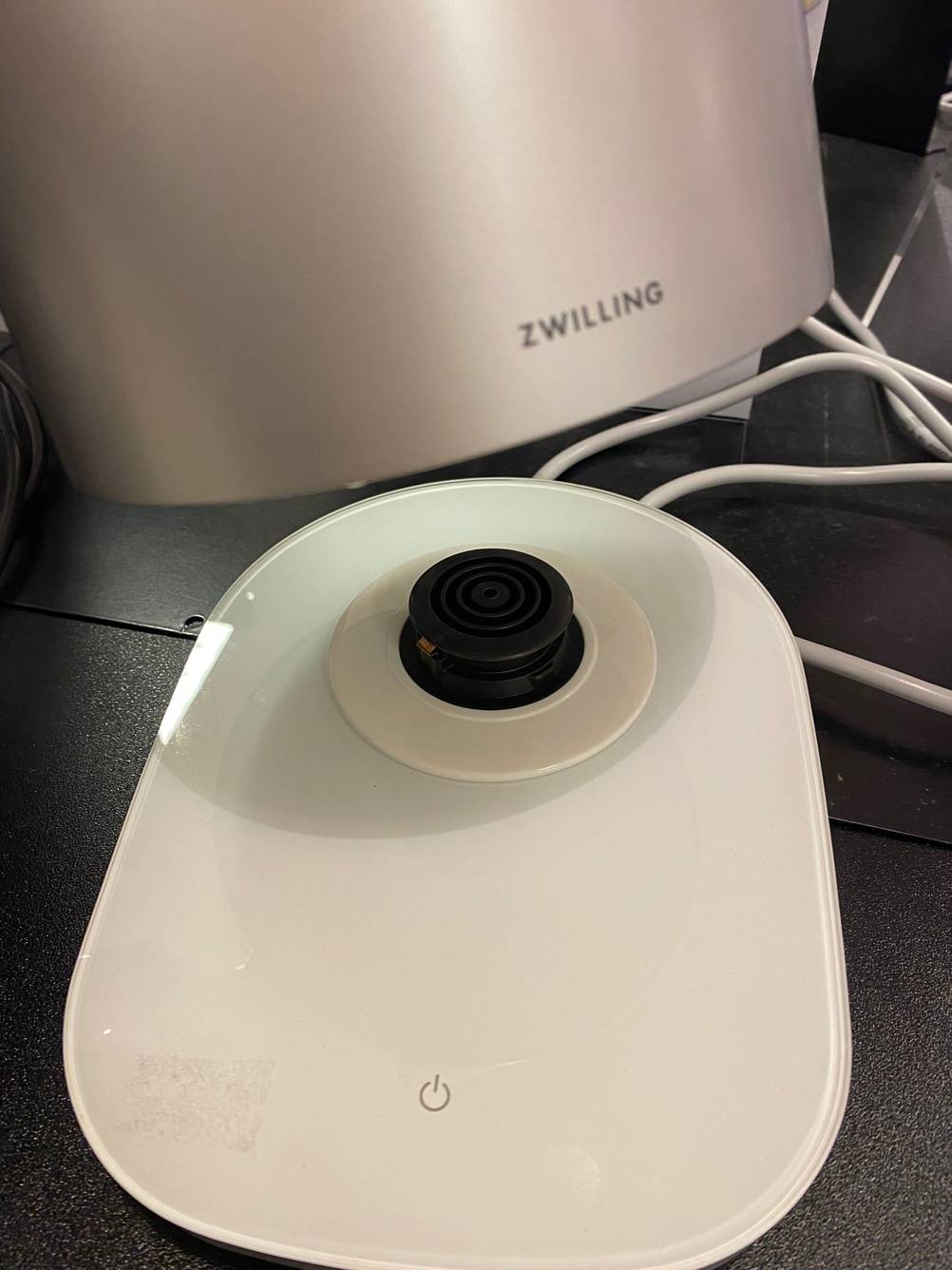 Ablage von einem getesteten Design-Wasserkocher.