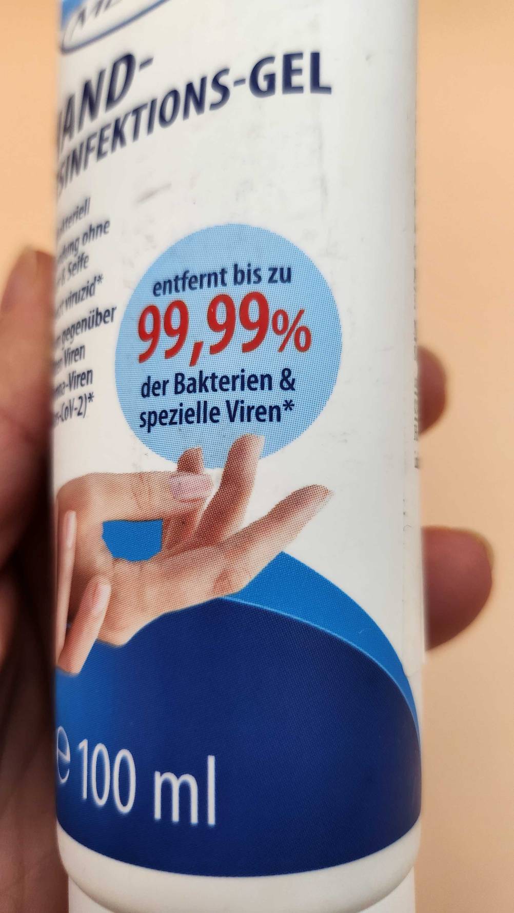 Desinfektionsgel getestet: Nahaufnahme der Informationen auf der Vorderseite der Verpackung.