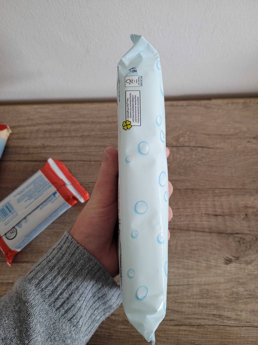 Seite einer Verpackung für Desinfektionstücher