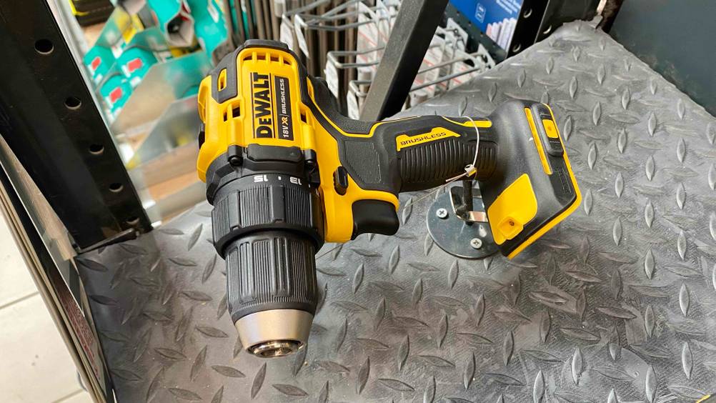 DeWalt-Akkuschrauber getestet: Ein Gerät mit Fokus auf das Bohrfutter.