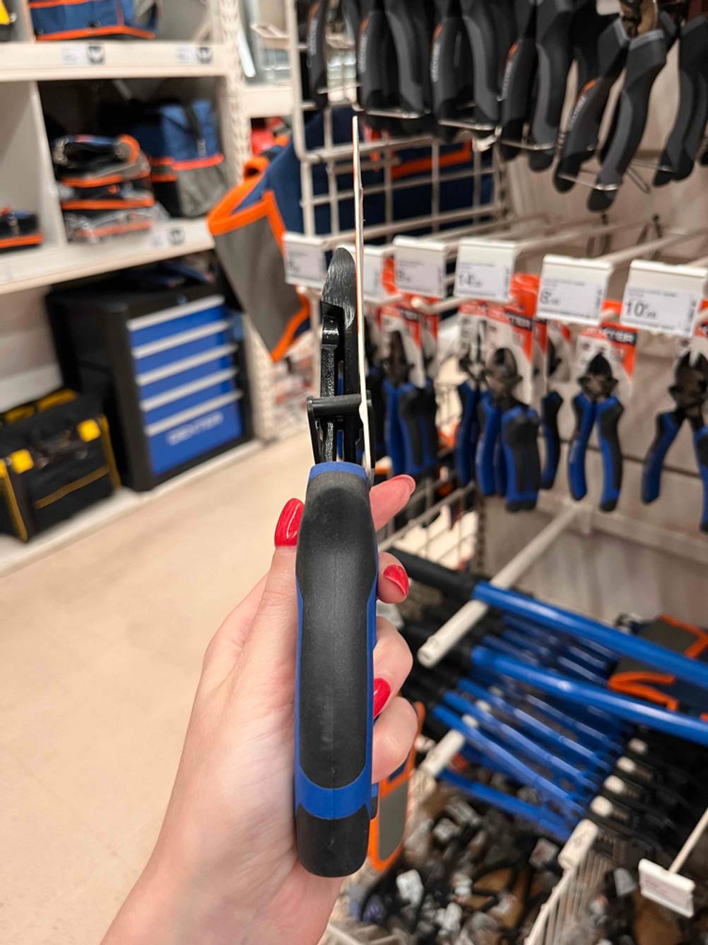 Seitenschneider im Test: Seitenansicht des Produkts.