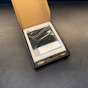 Der geöffnete Karton der digitalen Timemore-Kaffeewaage