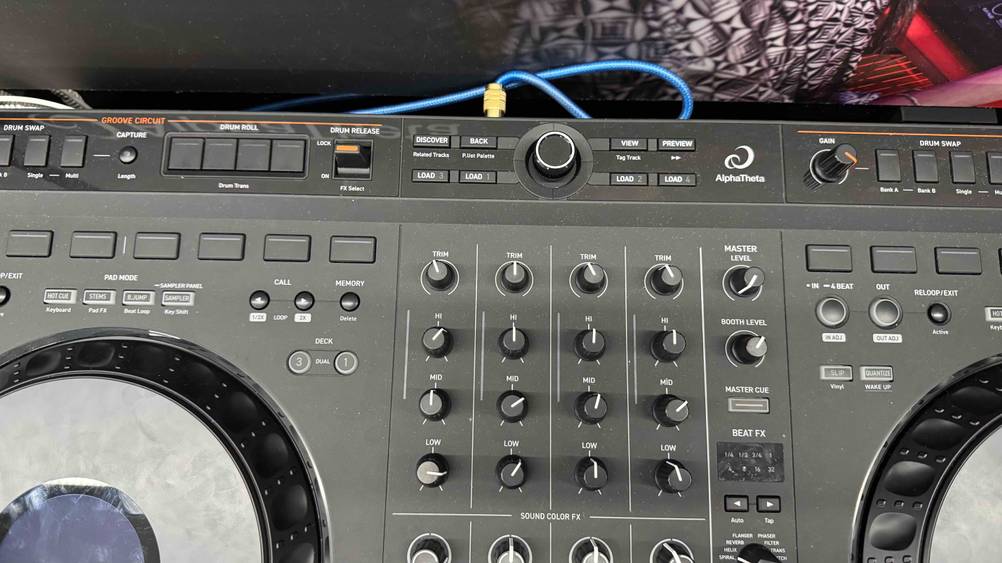DJ-Plattenspieler-Test: Nahaufnahme der Bedienelemente.