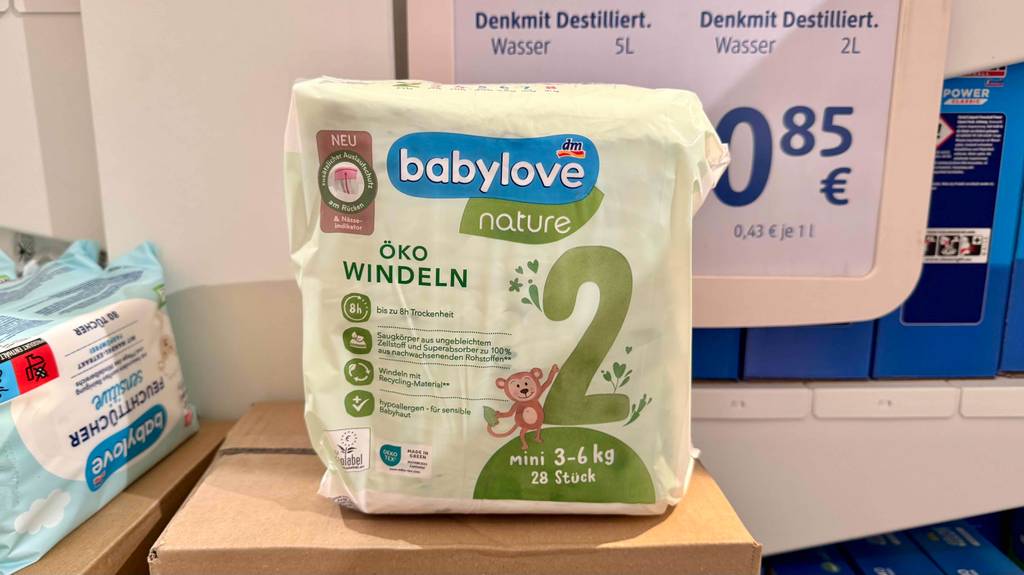Auf der Verpackung von getesteten Biowindeln stehen Informationen zur Größe.