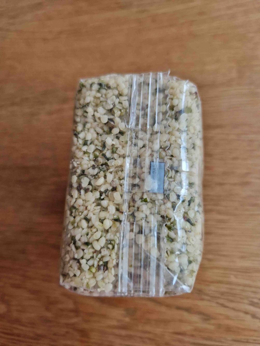 Hanfsamen getestete: Der Boden der Packung in Nahaufnahme.