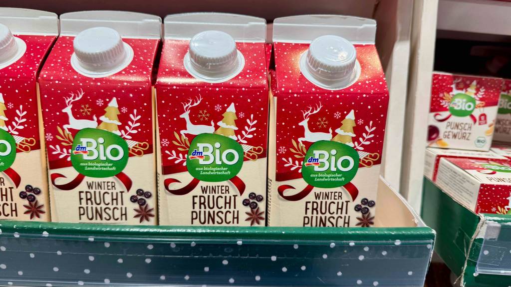 Punsch im Test: Mehrere Tetrapaks stehen nebeneinander.
