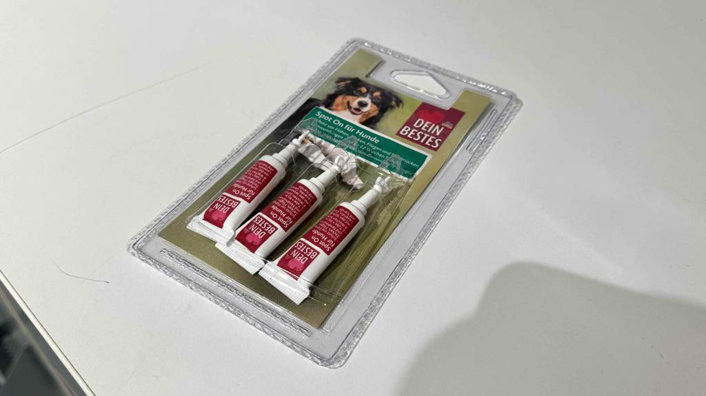 Spot-on für Hunde-Test: Blick auf die verpackten Tuben.