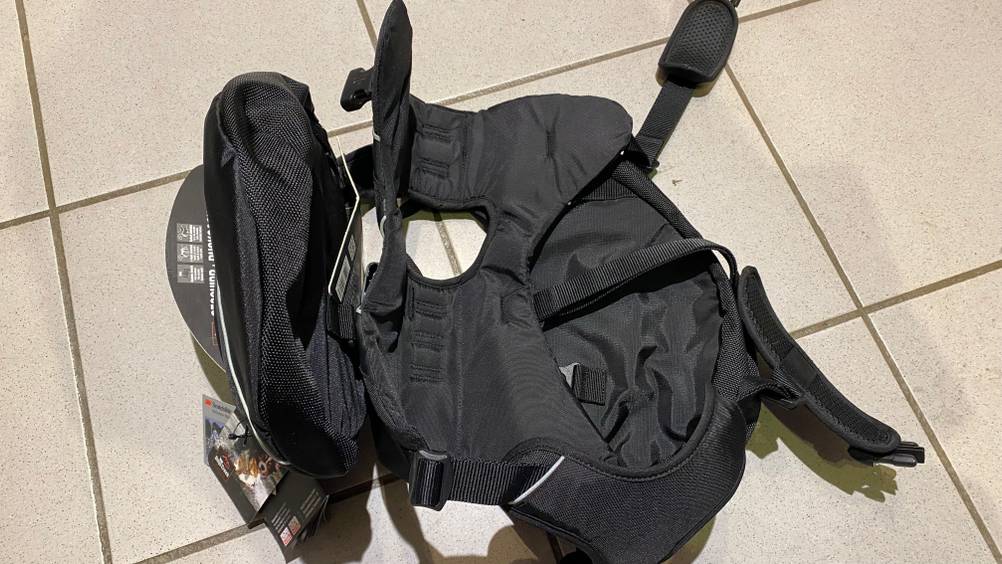 Hunderucksack von Dogs Creek getestet: Rucksack hat die Farbe schwarz.
