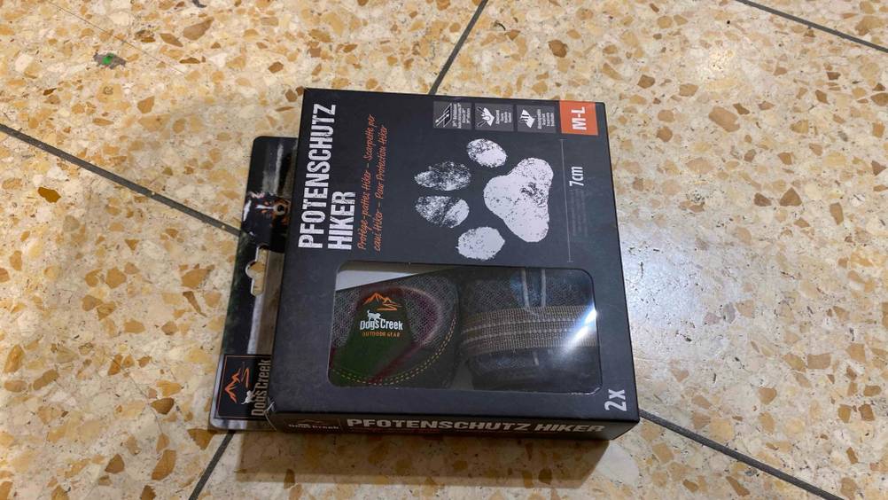 Hundeschuhe von Dog's Creek im Test: Schuhe befinden sich in ihrer Verpackung.