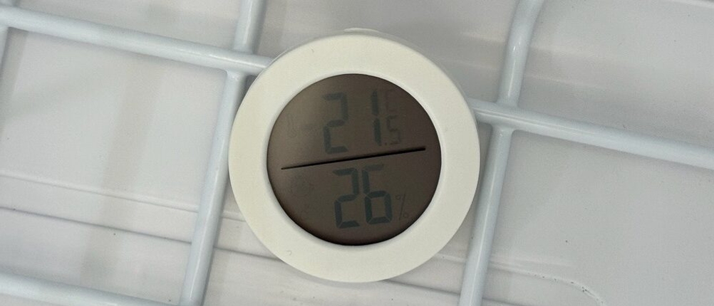 Das Hygrometer in der Dometic CoolFreeze CFX 35 zeigt -21,5°C an