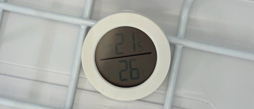 Das Hygrometer in der Dometic CoolFreeze CFX 35 zeigt -21,5°C an