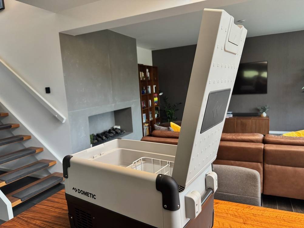 Der geöffnete Deckel der Dometic CoolFreeze CFX 35