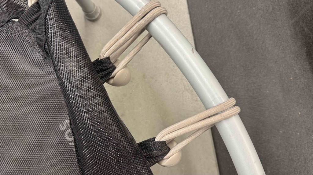 Detailansicht der Verarbeitung eines Fitnesstrampolins im Test.