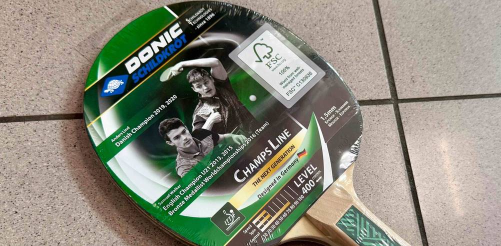 Donic-Tischtennisschläger getestet: Nahaufnahme des Donic-Tischtennisschlägers in der Verpackung.