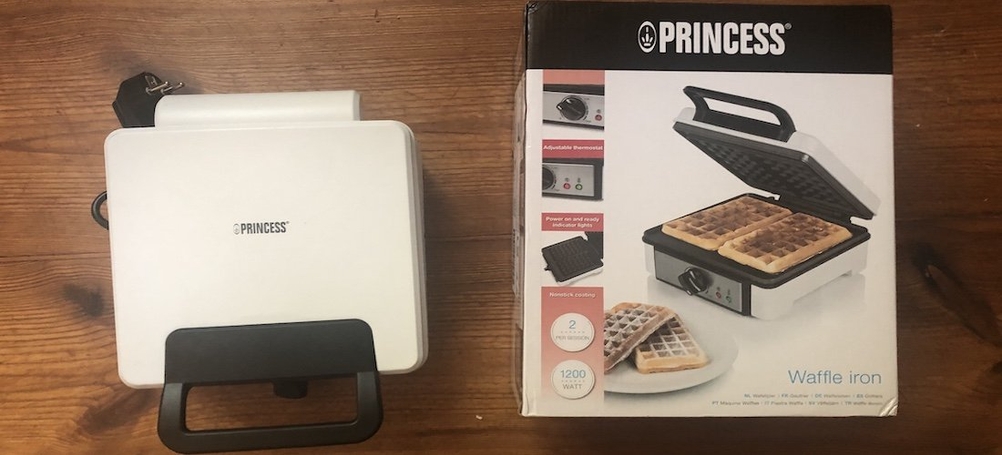 Ein Doppel-Waffeleisen von Princess mit Originalverpackung