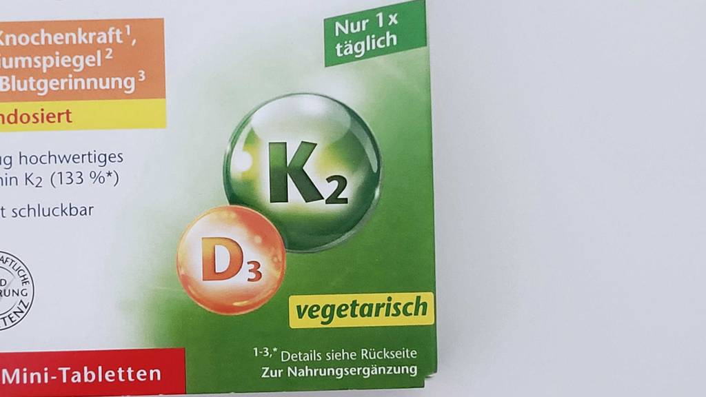 Vitamin-D-Tabletten im Test: Auf der Verpackung ist ein Hinweis auf vegetarisch.