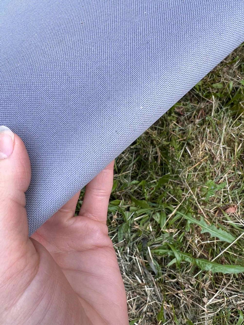 Closeup auf das Material einer Doppelliege im Test.