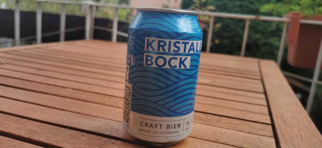 Ein Dosenbier Kristall Bock.