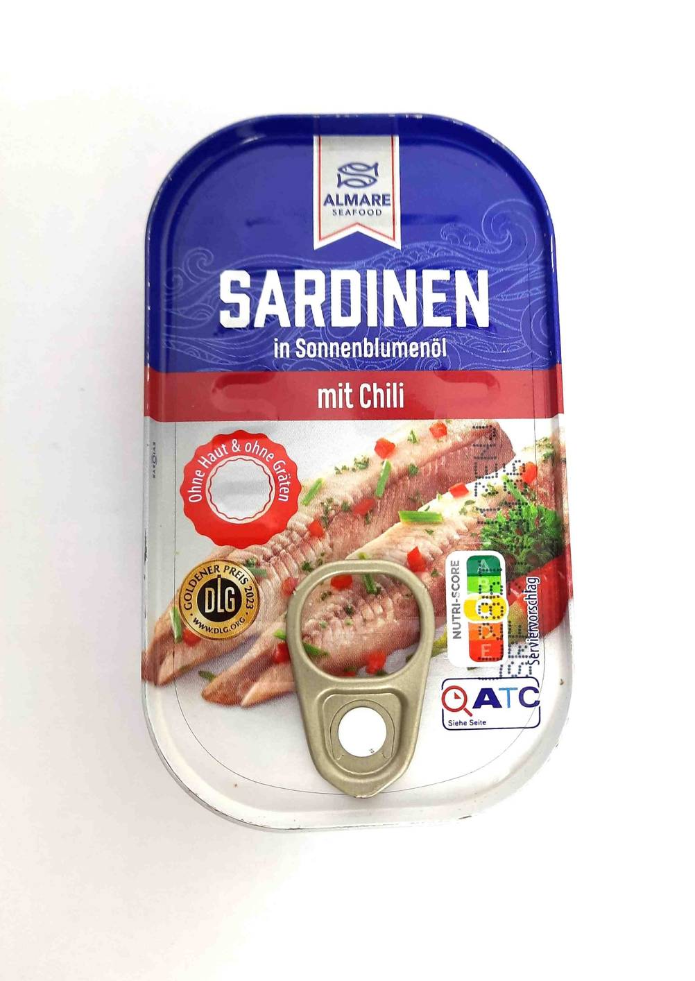Eine Dose des getesteten Dosenfisches von oben auf einer hellen Fläche.