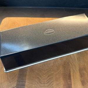 Die Unterseite der Dr. Oetker 4855 Brotbackform