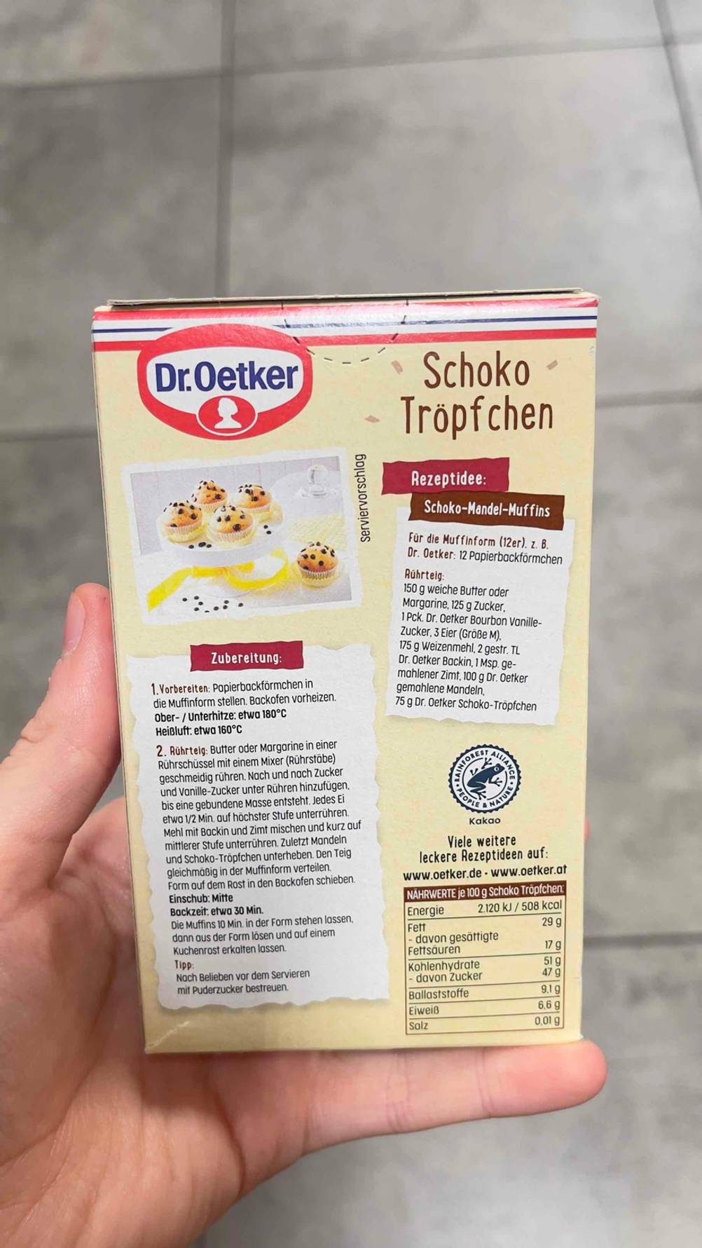 Die getesteten Schokodrops von Dr. Oetker befinden sich in einer hellgelben Verpackung, inklusive Produktangaben und Zubereitungsvorschlag.