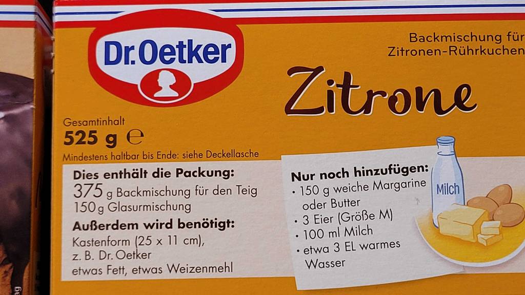 Kuchen-Backmischung-Test: Auf der Rückseite der Verpackung stehen Informationen zum Inhalt und zu weiteren benötigten Zutaten.