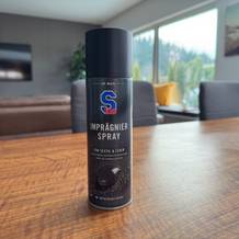 Dr.-Wack-S100-Imprägnier-Spray auf dem Tisch stehend