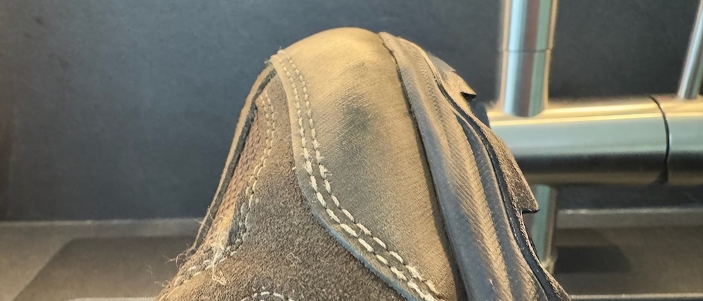 Schuhspitze nach dem Imprägnieren mit dem Dr. Wack S100 Imprägnier-Spray