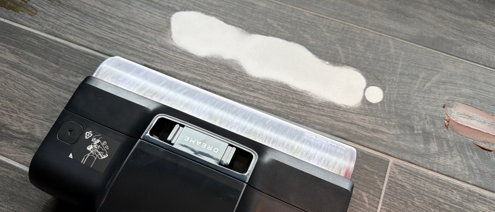 Mit dem Dreame H14 Pro wird ein weißer Fleck beseitigt