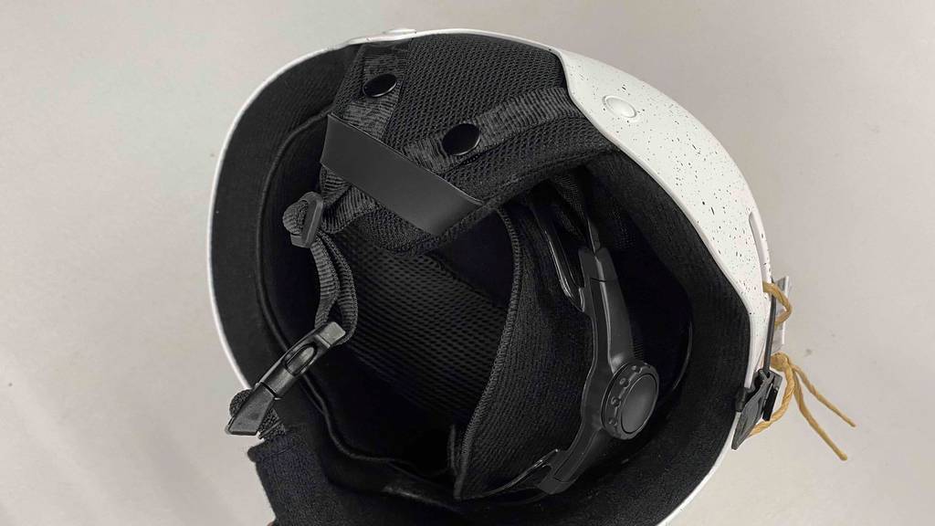 Dreamscape-Skihelm im Test: Innenseite des Helms hat eine schwarze Polsterung.