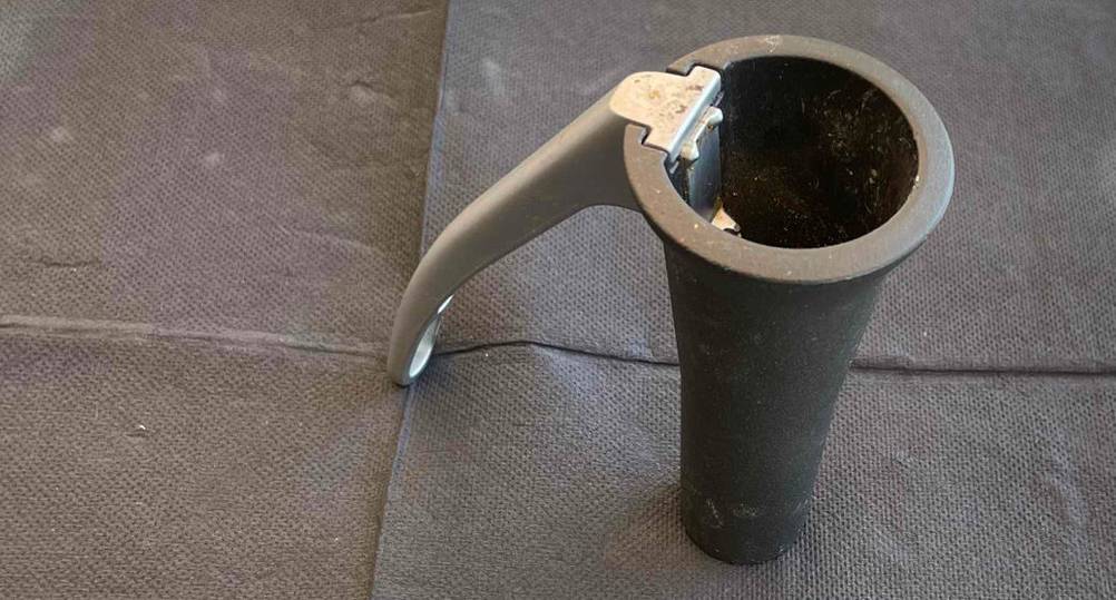 Drosselmeyer Nussknacker im Test mit Ansicht auf die Öffnung für die Nuss.