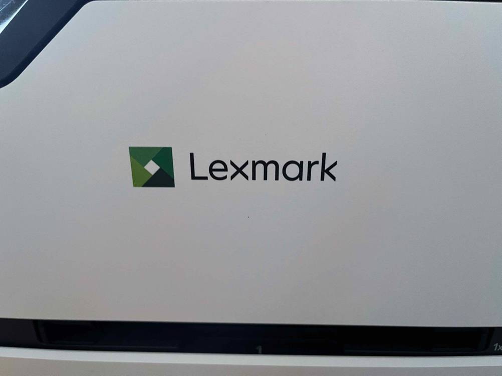 Drucker getestet: Nahaufnahme des Logos.