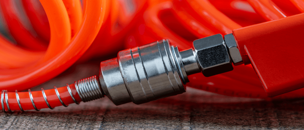 Druckluft-Set im Test: Ein Druckluft-Adapter in Nahaufnahme.