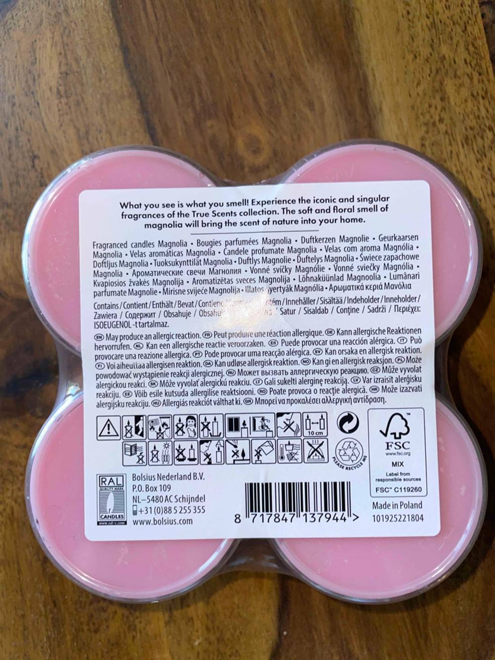 Rückseite einer Packung getesteter Duftkerzen mit Informationen.