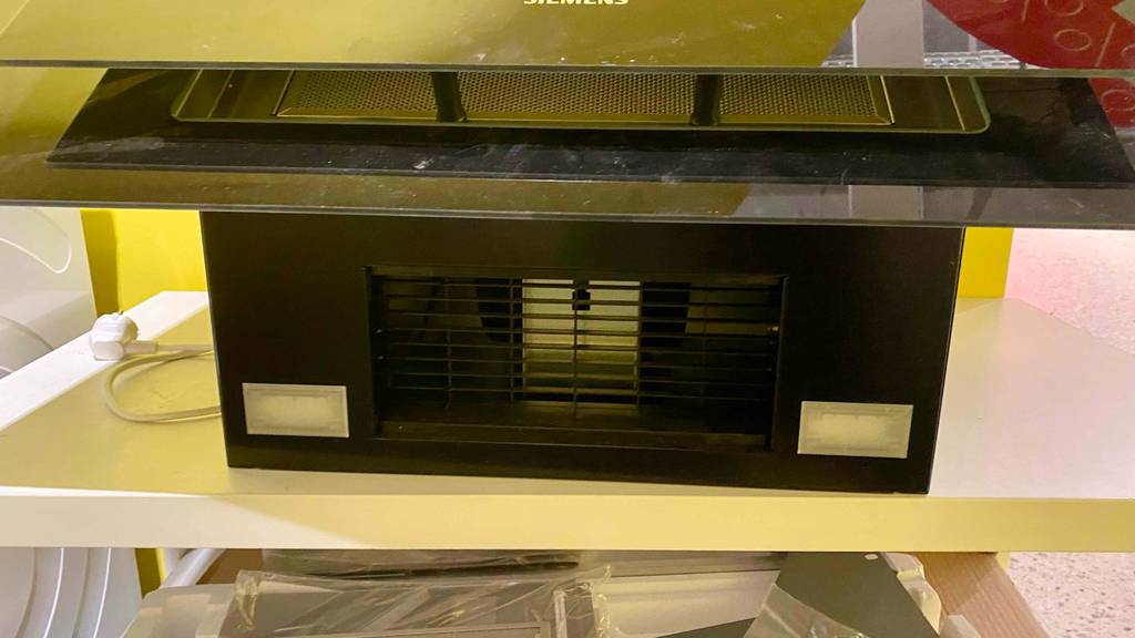 Filter von einer kopffreien Dunstabzugshaube im Test. 