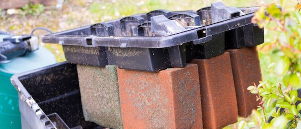 Getesteter Durchlauffilter mit verschiedenen Filterblöcken in Nahaufnahme.