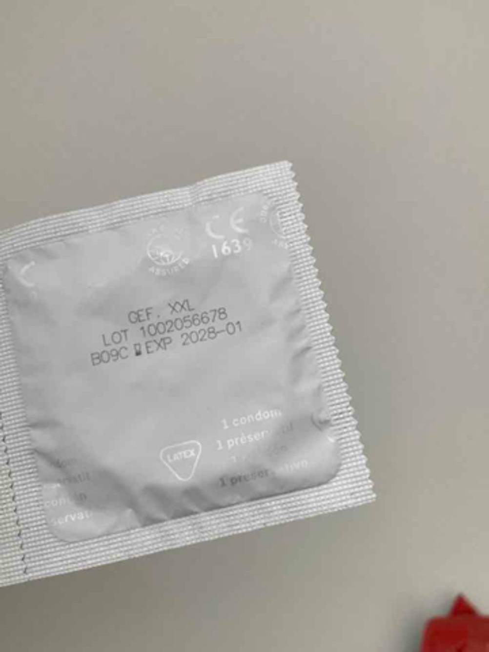 Durex-Kondom getestet: Auf der Einzelpackung steht das Ablaufdatum.