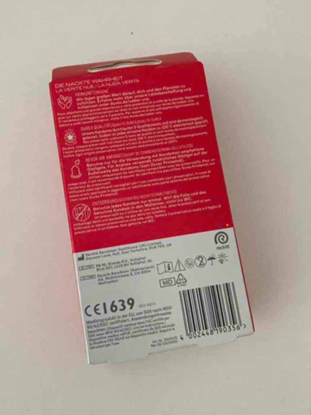 Durex-Kondom-Test: Auf der Rückseite des Originalkartons stehen Hinweise zum Produkt.
