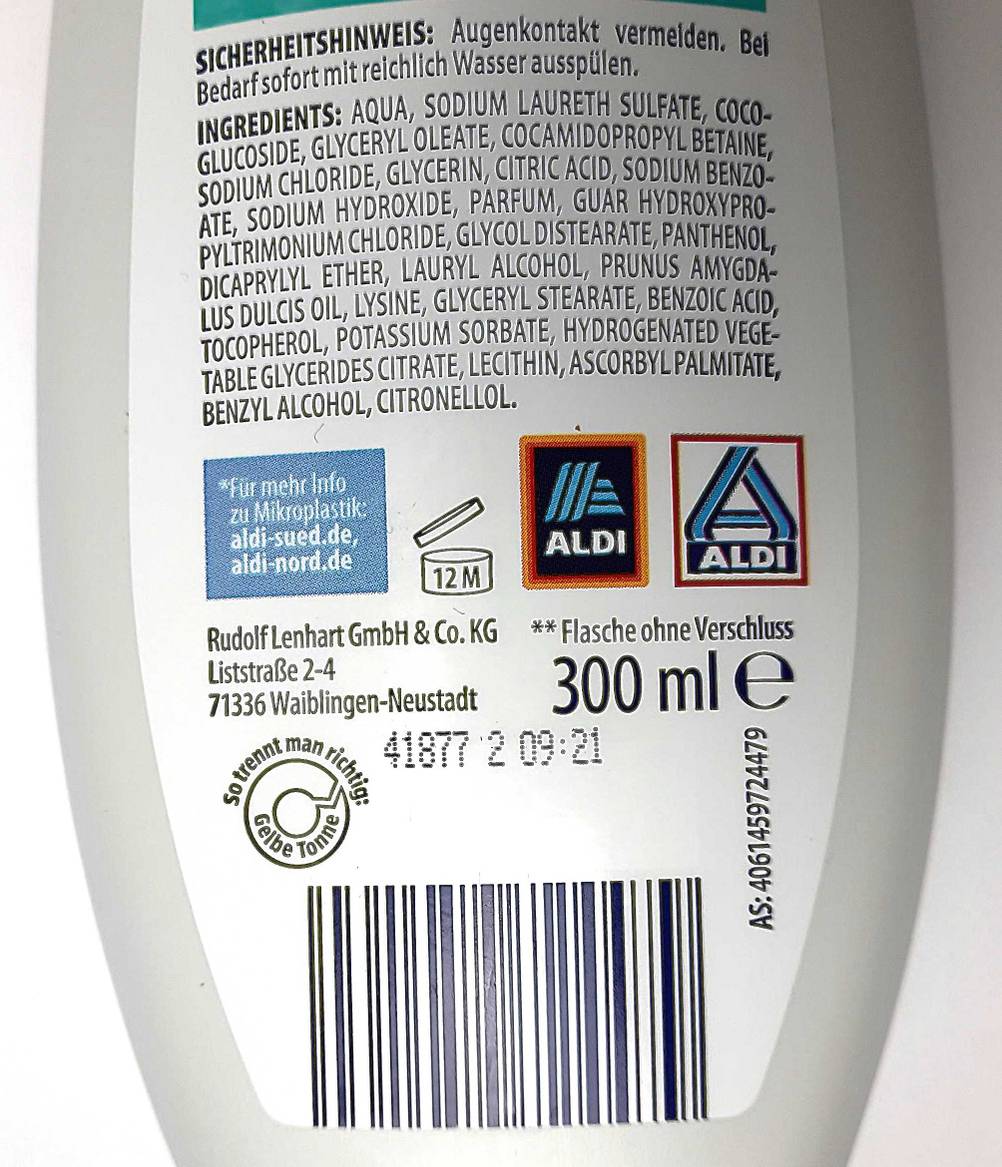 Nahaufnahme der Rückseite der Duschcreme im Test mit Informationen.