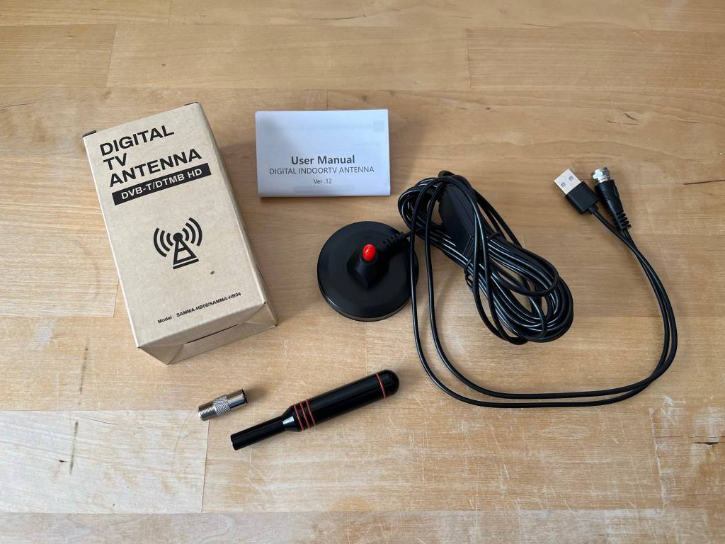 DVB-T-Antenne mit Zubehör.