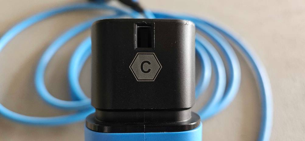 E-Auto-Ladekabel im Test: Nahaufnahme des Steckers.