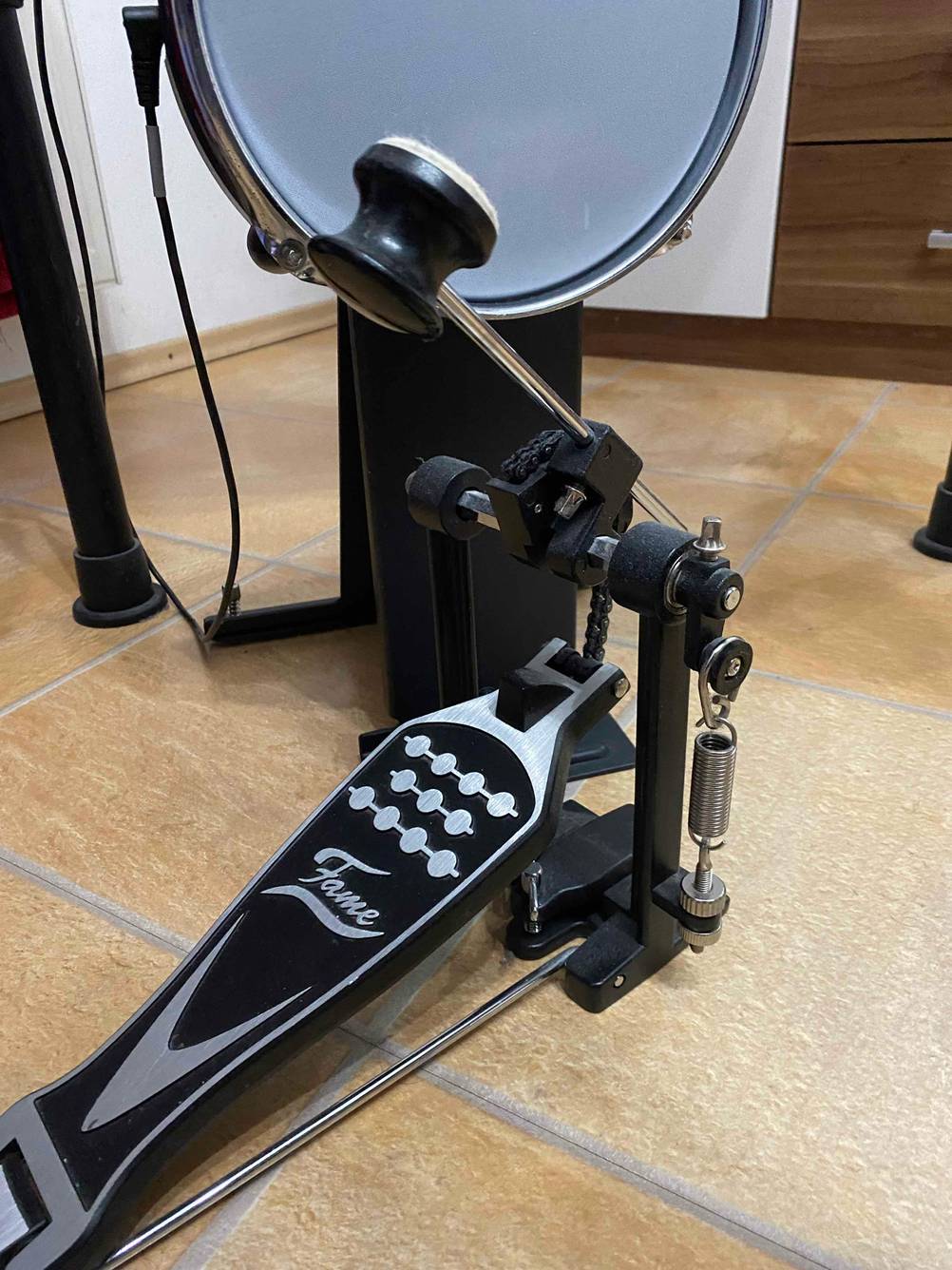 E-Drums getestet: Nahaufnahme des Bass Drum Pedals