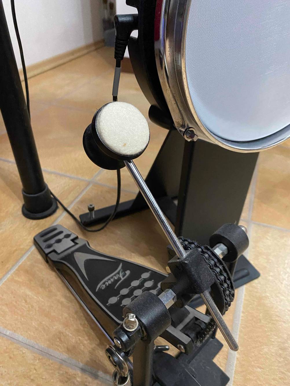 Fußpedale von einem getesteten E-Drums-Set.