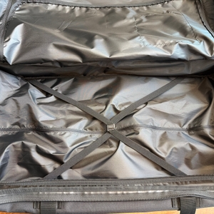 Im Innenraum der Eastpak Tranverz befindet sich eine Sicherung.