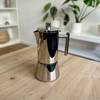 Espressokocher im Test: Easyworkz Diego Kocher steht auf einem Tisch.