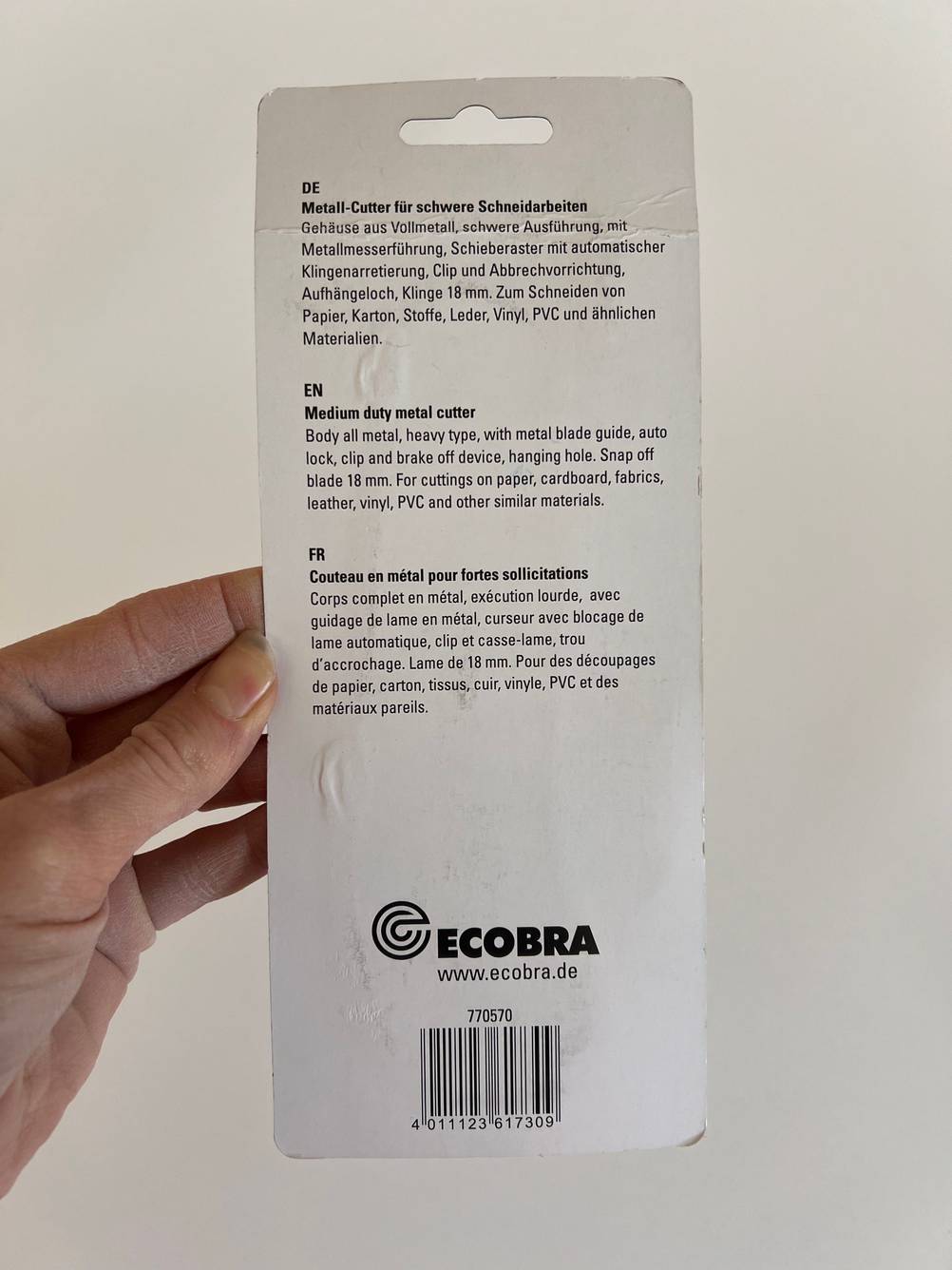Rückseite der Originalverpackung eines getesteten Cuttermessers.