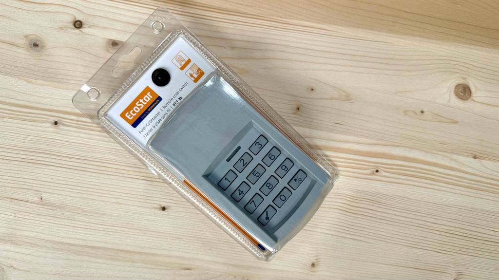 Codeschloss im Test: Auf der Blisterverpackung stehen Informationen zum Gerät.
