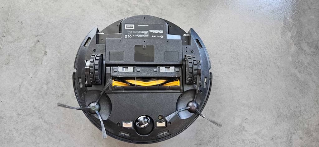 Ecovacs-Saugroboter getestet: Unterseite des Geräts ist abgebildet.